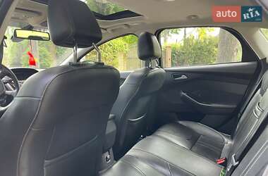 Хэтчбек Ford Focus 2012 в 