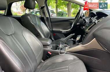 Хэтчбек Ford Focus 2012 в 