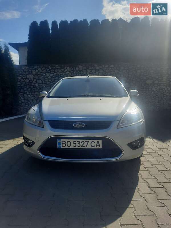 Хэтчбек Ford Focus 2009 в 