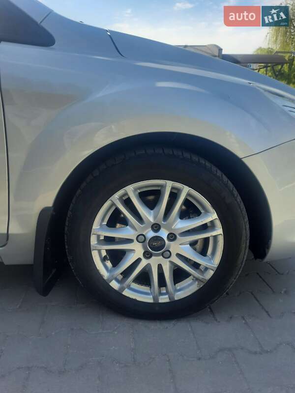 Хэтчбек Ford Focus 2009 в Волочиске