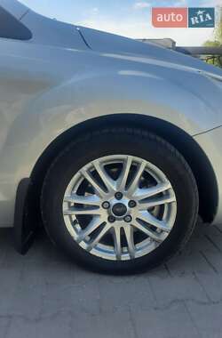 Хэтчбек Ford Focus 2009 в 