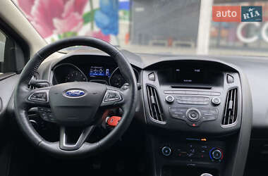 Хетчбек Ford Focus 2016 в 