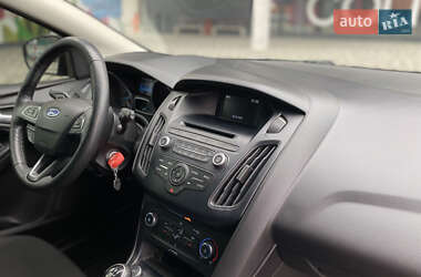 Хетчбек Ford Focus 2016 в 