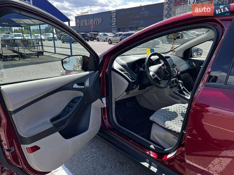 Седан Ford Focus 2014 в Киеве фото 5 Седан Ford Focus 2014 в Киеве