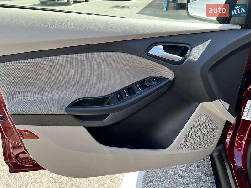 Седан Ford Focus 2014 в Киеве фото 6 Седан Ford Focus 2014 в Киеве