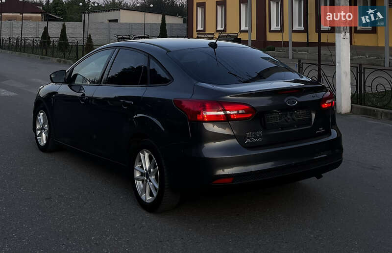 Седан Ford Focus 2015 в 