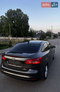Седан Ford Focus 2015 в 