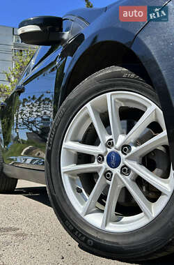 Седан Ford Focus 2015 в 