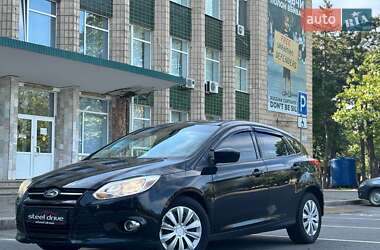Хэтчбек Ford Focus 2011 в 