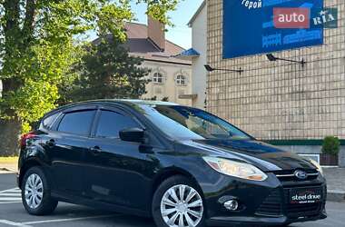 Хэтчбек Ford Focus 2011 в 