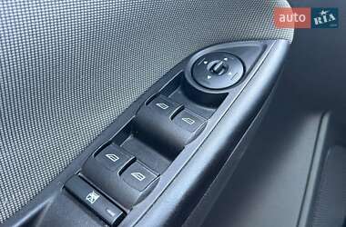 Хэтчбек Ford Focus 2011 в 