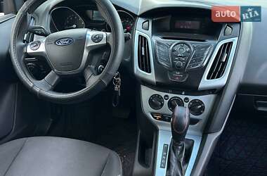Хэтчбек Ford Focus 2011 в 