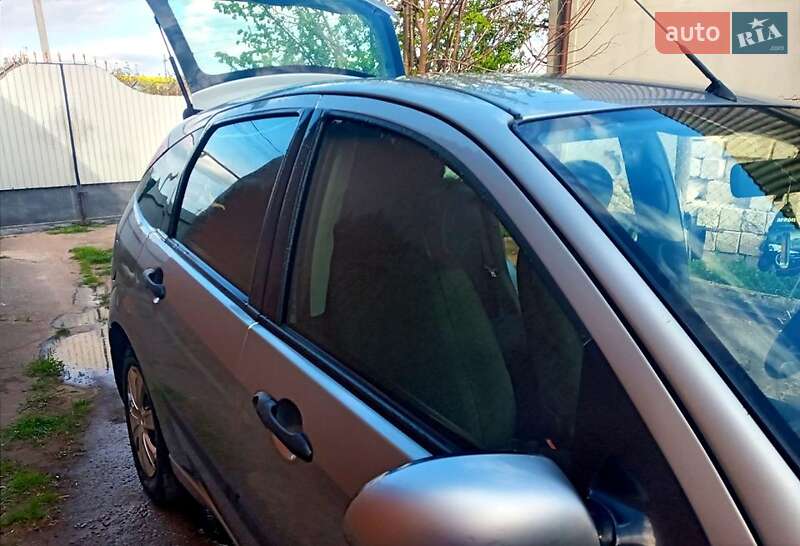 Хетчбек Ford Focus 2003 в 