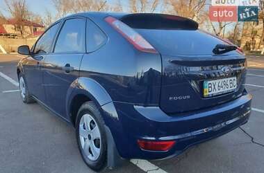Хэтчбек Ford Focus 2011 в 
