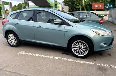 Хэтчбек Ford Focus 2011 в 