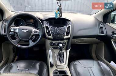 Хэтчбек Ford Focus 2011 в 