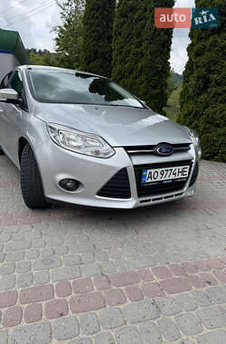 Хетчбек Ford Focus 2011 в 