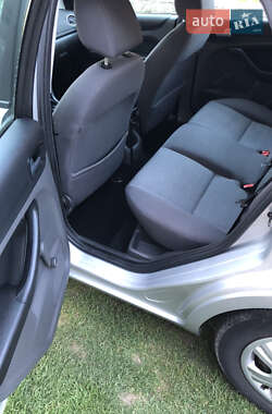 Хэтчбек Ford Focus 2005 в 