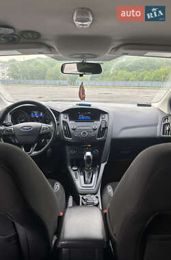 Хэтчбек Ford Focus 2015 в 