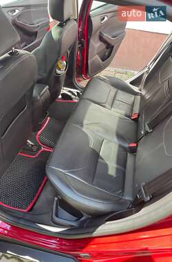 Седан Ford Focus 2015 в 