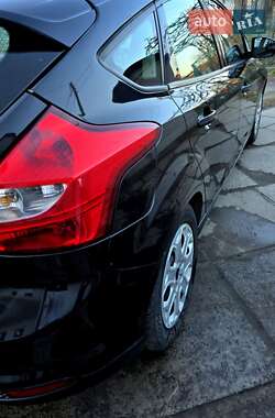 Хэтчбек Ford Focus 2013 в 