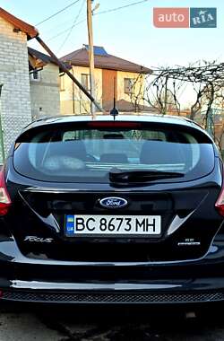 Хэтчбек Ford Focus 2013 в 