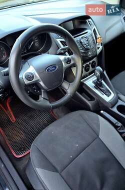 Хэтчбек Ford Focus 2013 в 