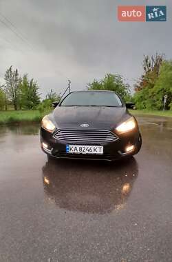 Хэтчбек Ford Focus 2015 в 
