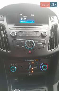 Хэтчбек Ford Focus 2015 в 