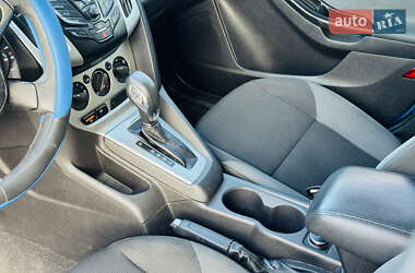 Седан Ford Focus 2011 в 