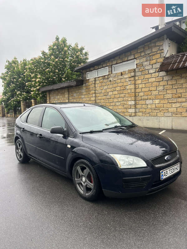 Хэтчбек Ford Focus 2005 в 