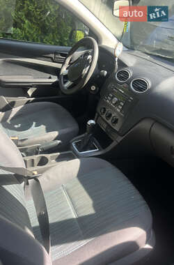 Хэтчбек Ford Focus 2005 в 