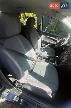 Хэтчбек Ford Focus 2005 в 