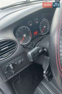 Хэтчбек Ford Focus 2011 в 