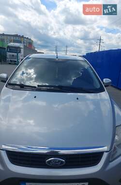 Хэтчбек Ford Focus 2011 в 