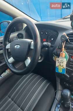 Хэтчбек Ford Focus 2011 в 