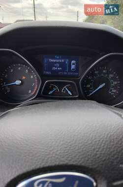 Хэтчбек Ford Focus 2012 в 