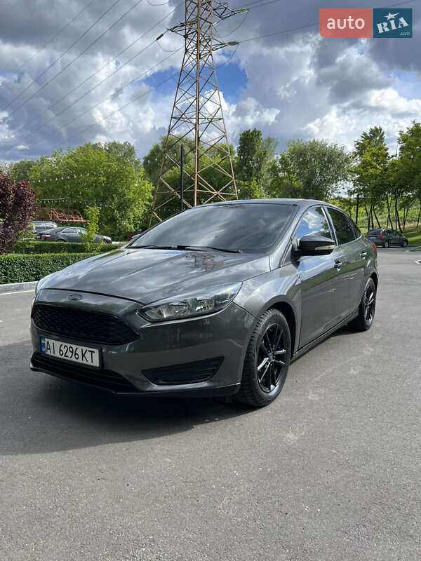 Седан Ford Focus 2015 в 