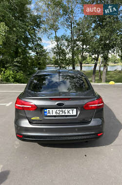 Седан Ford Focus 2015 в 