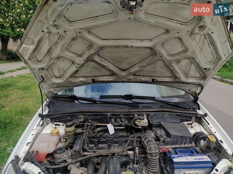 Седан Ford Focus 2004 в Киеве