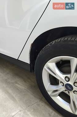 Хэтчбек Ford Focus 2012 в 