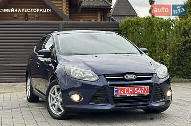 Хэтчбек Ford Focus 2012 в 