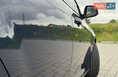 Хэтчбек Ford Focus 2012 в 