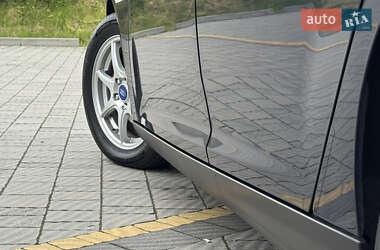 Хэтчбек Ford Focus 2012 в 