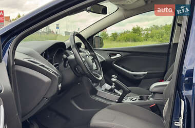 Хэтчбек Ford Focus 2012 в 
