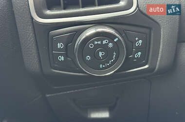 Хэтчбек Ford Focus 2012 в 