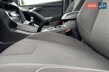 Хэтчбек Ford Focus 2012 в 