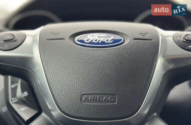 Хэтчбек Ford Focus 2012 в 