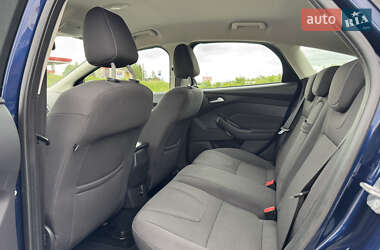 Хэтчбек Ford Focus 2012 в 