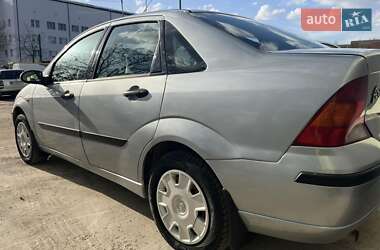 Седан Ford Focus 2004 в 